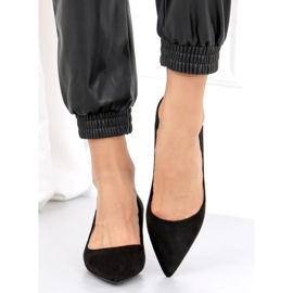 Pumps on a low heel Ann Black 2