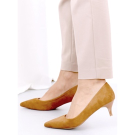 Pumps on a low heel Ann Camel brown 1