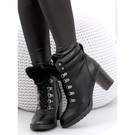 Zuzu Black high-heeled boots 2