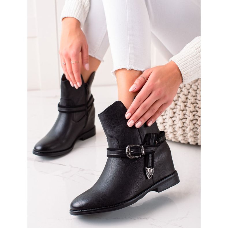 TRENDI Stylish wedge boots black 1