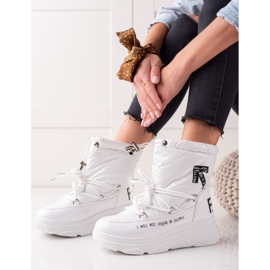 Shimmering VINCEZA snow boots white 1