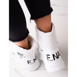 Shimmering VINCEZA snow boots white 2