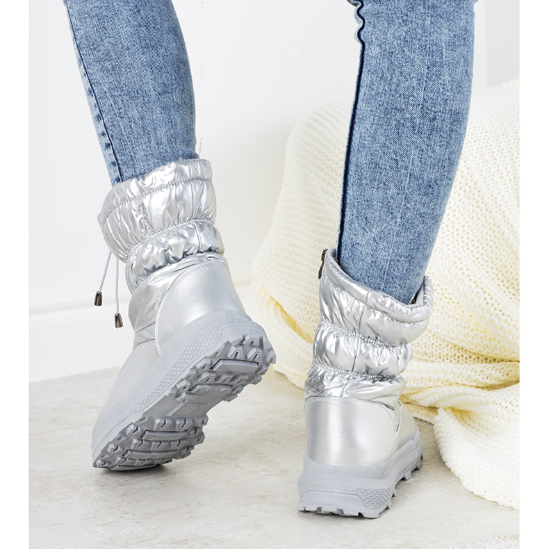 Silver snow boots with Houle cuffs 2