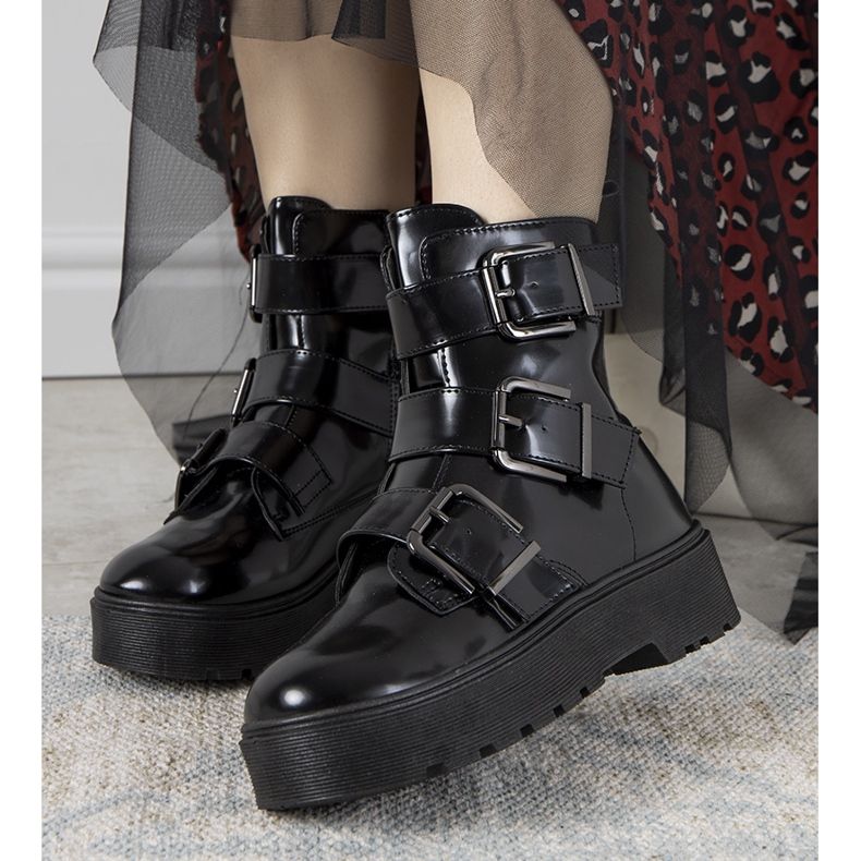 Black ankle boots on the Austin platform 2