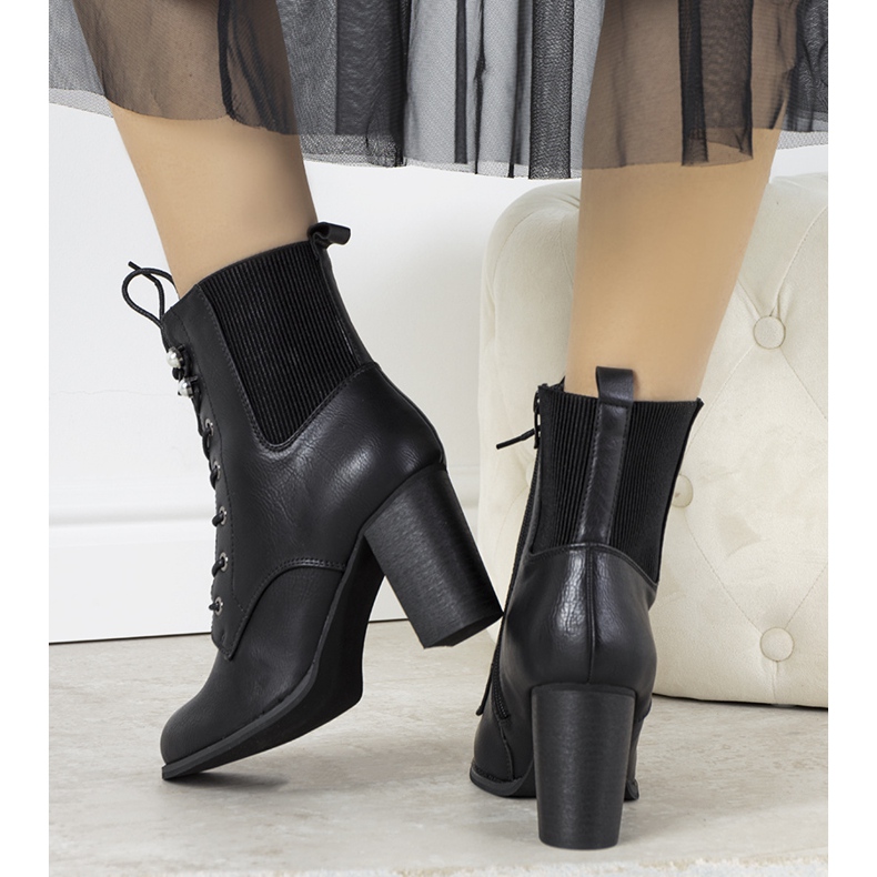 Black ankle boots on the Vedette post 2