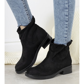 Black flat-heeled boots from Orva 2