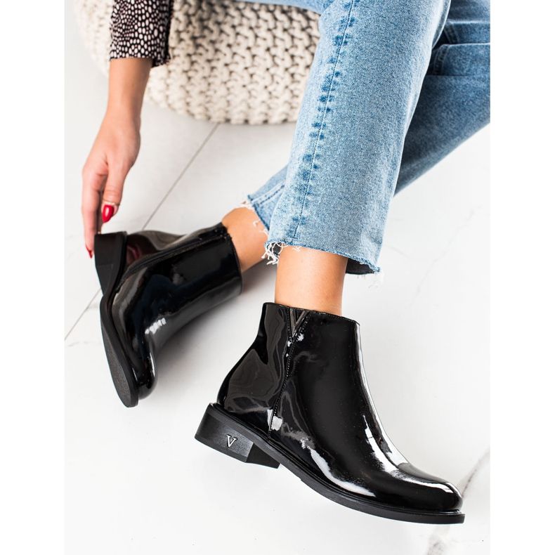 VINCEZA Black Lacquered Boots 1 VINCEZA Black Lacquered Boots 1