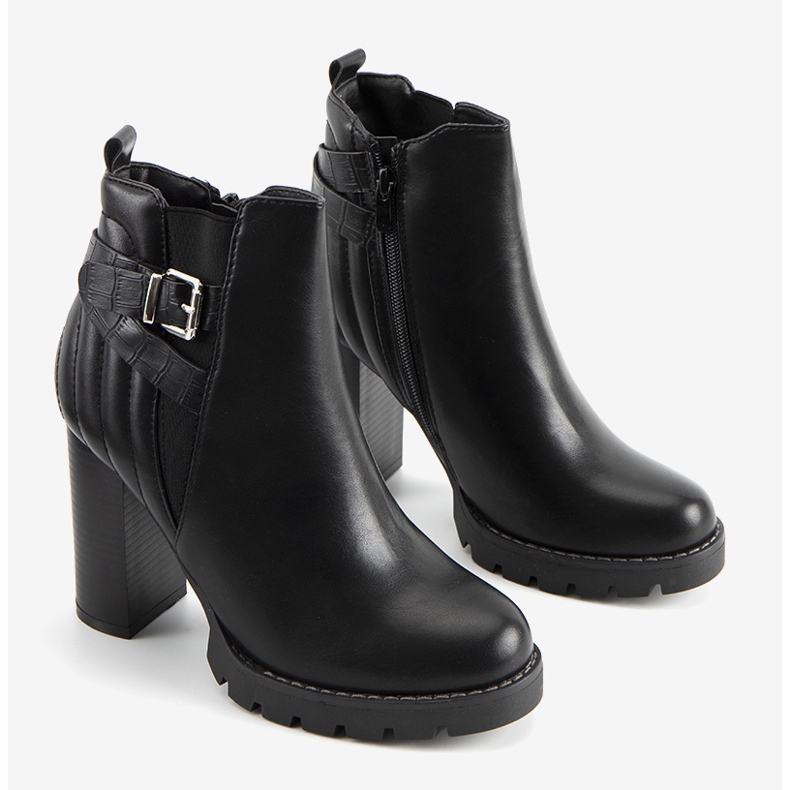 Black ankle boots on the Adrienne post 1