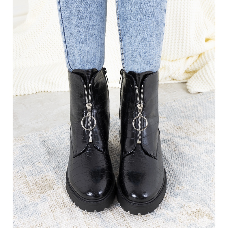 Black boots with a decorative Parnell zipper 1