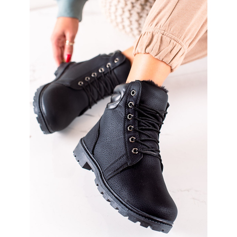 TRENDI Black Trappers With Warming 2