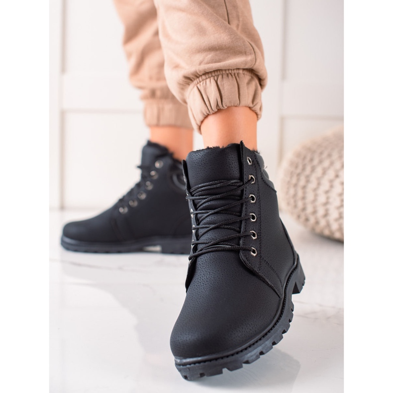 TRENDI Black Trappers With Warming 1