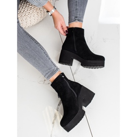 Ideal Shoes Fashionable Boots On The Platform black 1