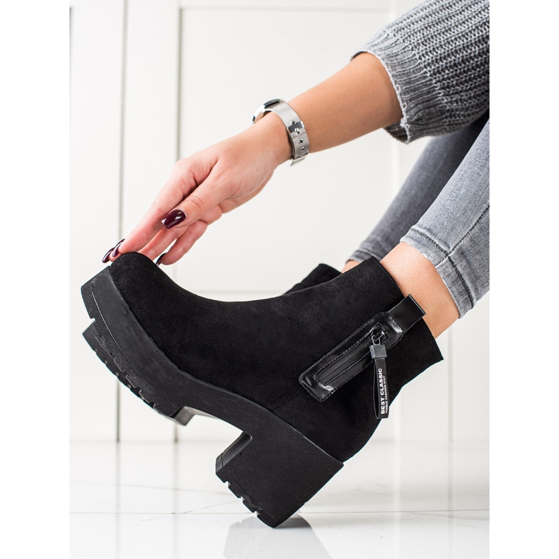 Ideal Shoes Fashionable Boots On The Platform black 2