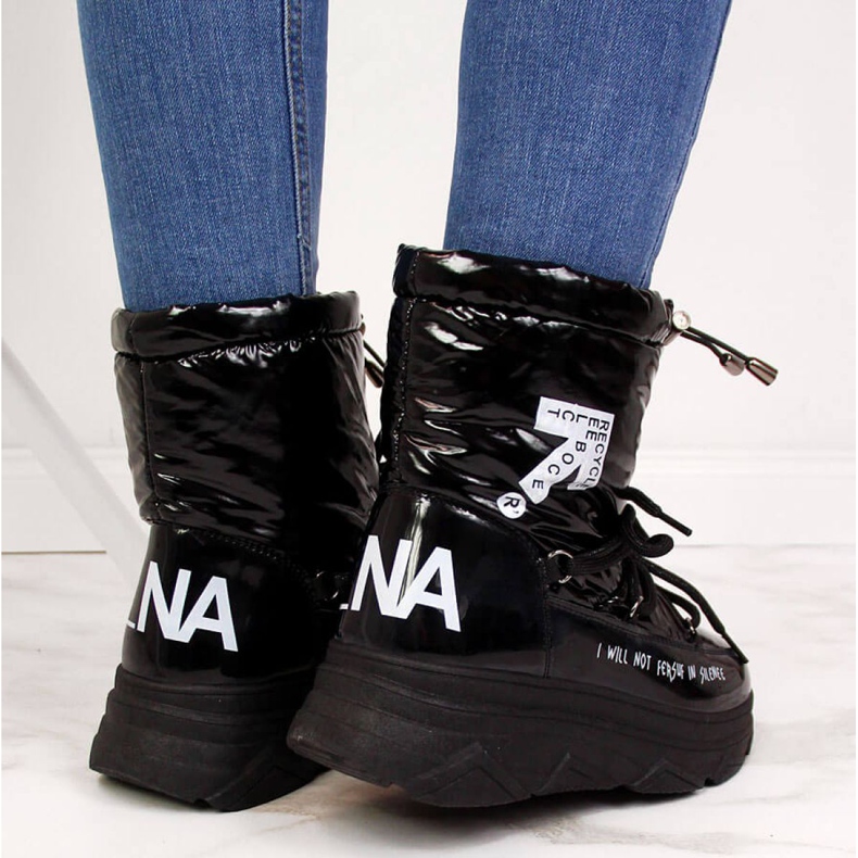 Snow boots on the Vinceza W JAN48A platform black 2