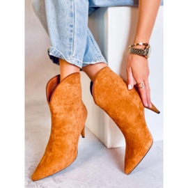 Boots on a Fibi Camel heel brown 2