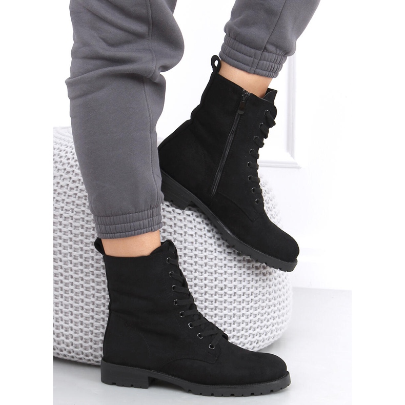 Lace-up workers by Bente Black 1