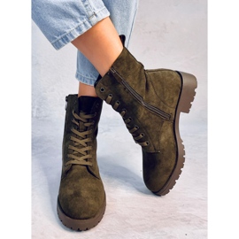 Lace-up workers by Bente Green 2