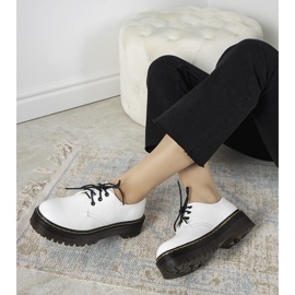 White shoes on a thick Ronde sole 1