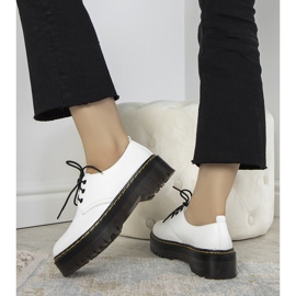 White shoes on a thick Ronde sole 2