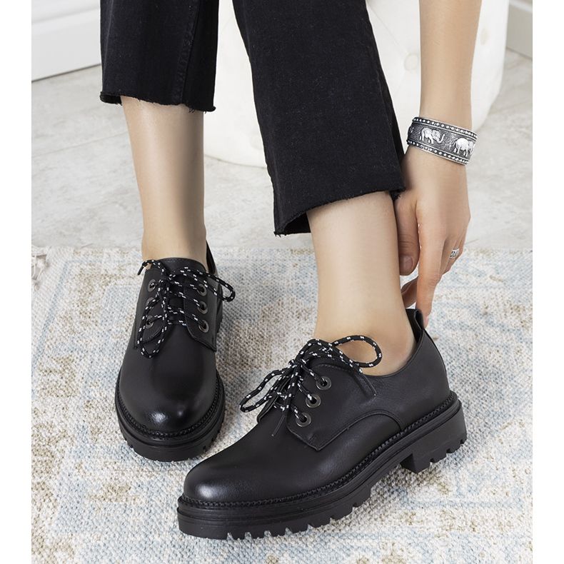 Black shoes on a thick sole from Gingras 1