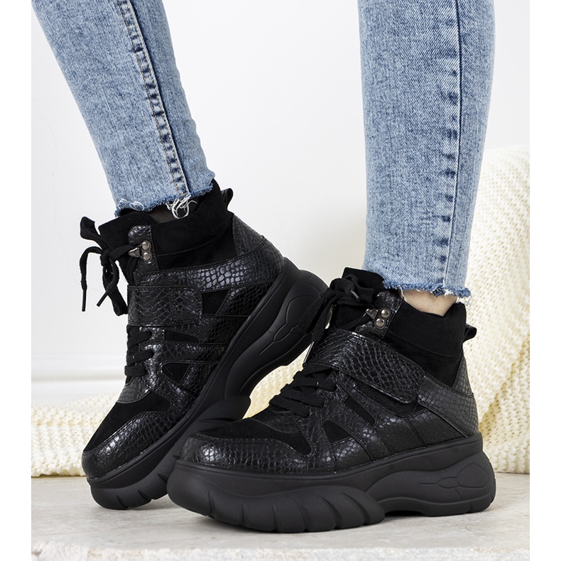 Black winter sneakers with the Ninette animal theme 2