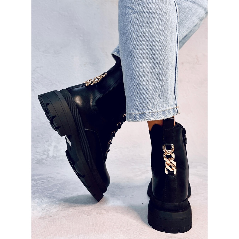 Lace-up boots with Clumsy Black chain 1