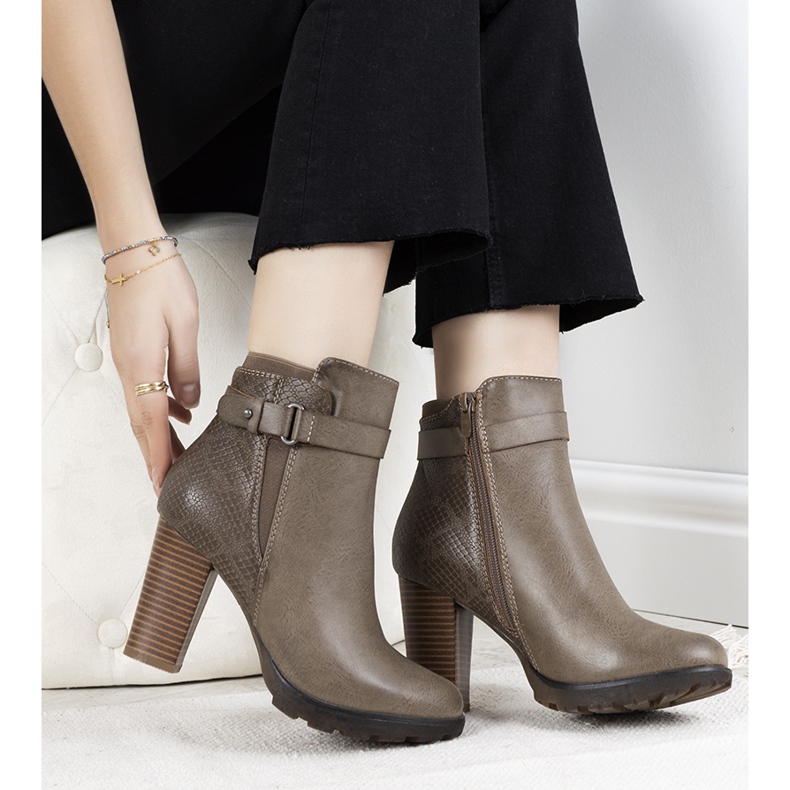 Brown ankle boots on the Heredia post khaki 1