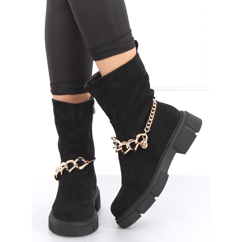 Flat ankle boots with Solve Black chain 2