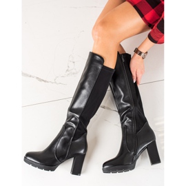 TRENDI Boots On A Pillar black 1
