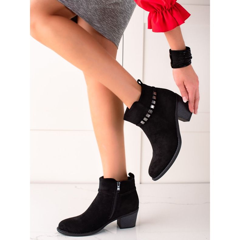 TRENDI Suede boots with a decorative belt black 1