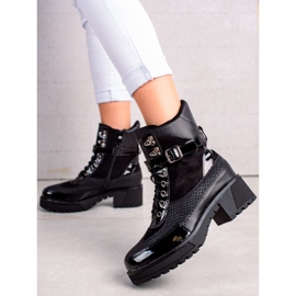 Queen Vivi Stylish Black Workers 1