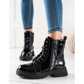 Goodin Lacquered bags with a decorative zipper black 1