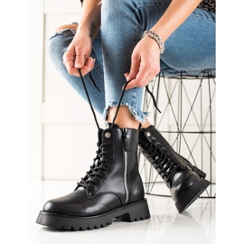 TRENDI Fashionable Black Trappers 2