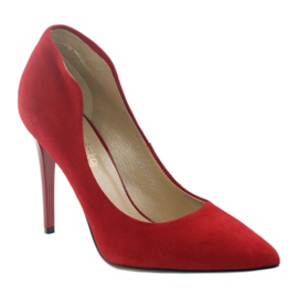 Espinto Pumps On A Red Pin 1