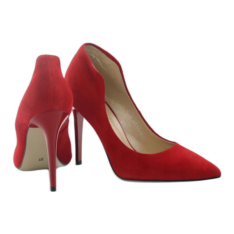 Espinto Pumps On A Red Pin 3