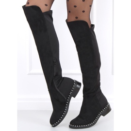 Over-the-knee boots with Verso Black pearls 1