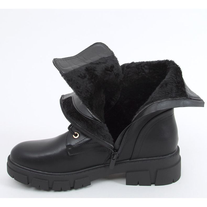 Workers with Salam Black chain 1