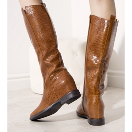 Brown boots in the Daoust crocodile skin pattern 1