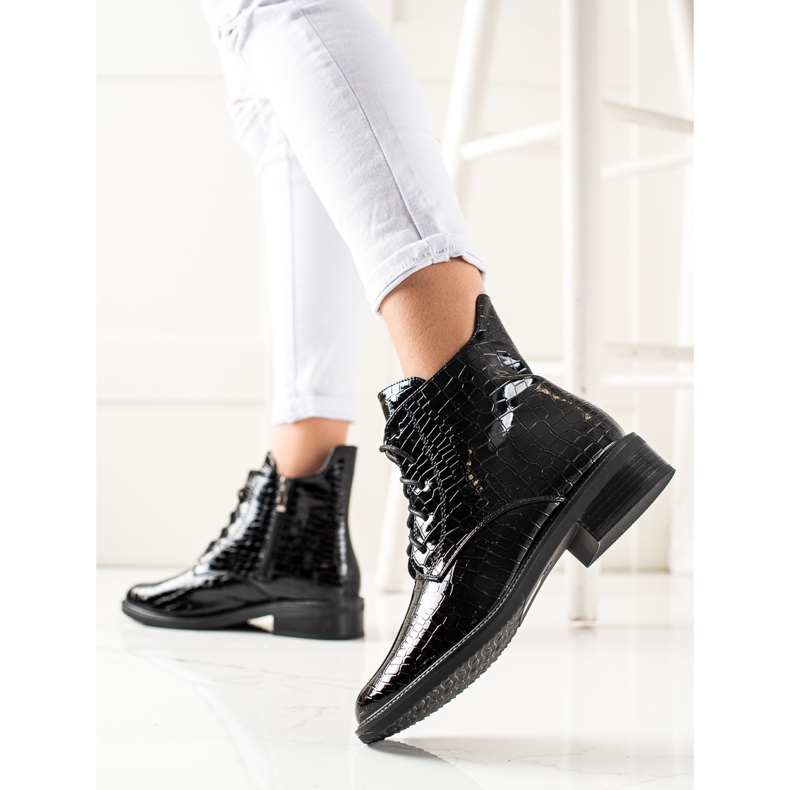 TRENDI Stylish boots with a pattern black 1
