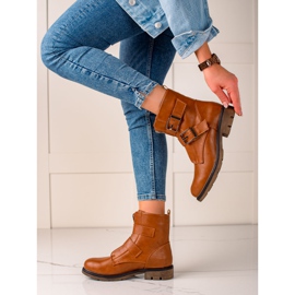 Kayla Brown Casual Workers 1