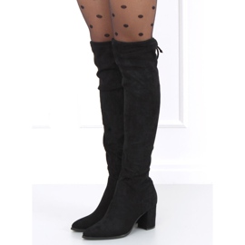 High-heeled boots from Peti Black 2