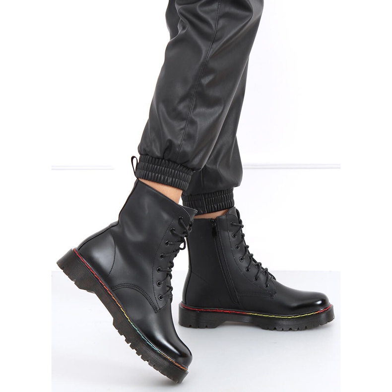 Martensiaki with the colored Ohio Black thread 1