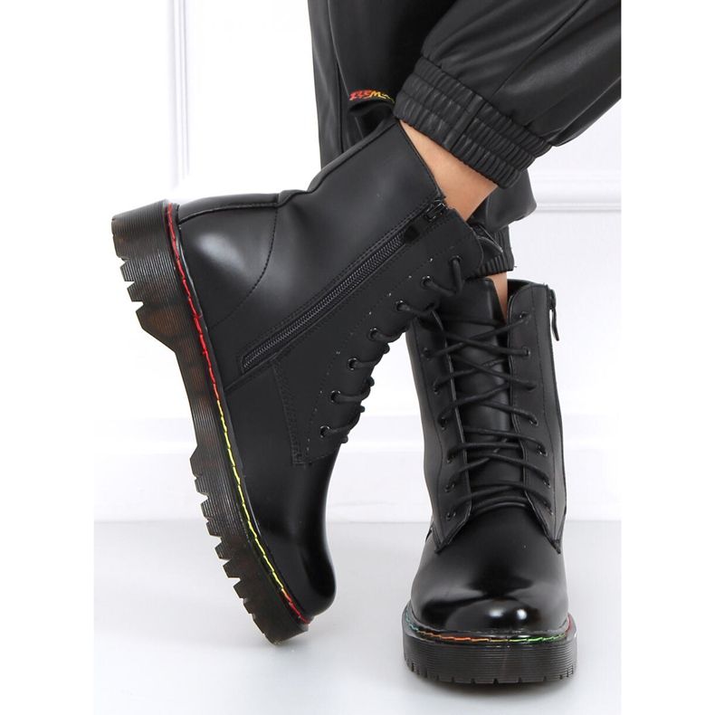 Martensiaki with the colored Ohio Black thread 2