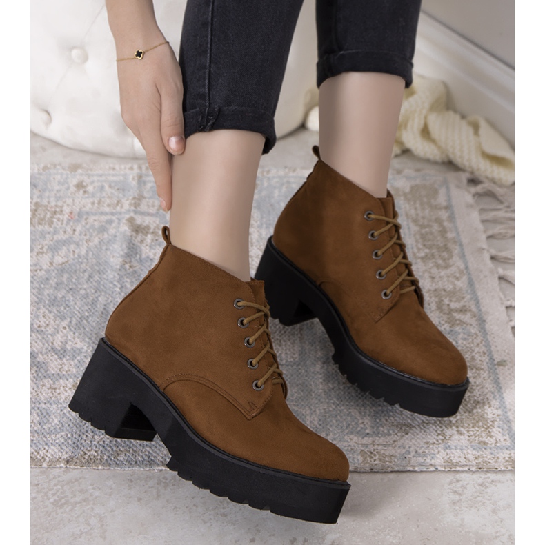Johnson camel boots with high soles brown 1