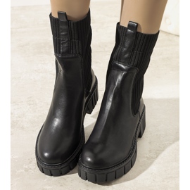 Black insulated boots from Sanders 1