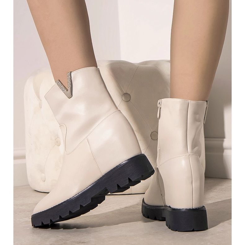 Beige women's boots on the Goldie wedge ecru 1