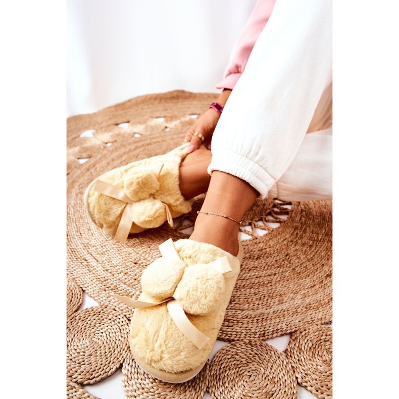 Yellow Pamppy Fur Slippers With Pompoms beige ecru 2
