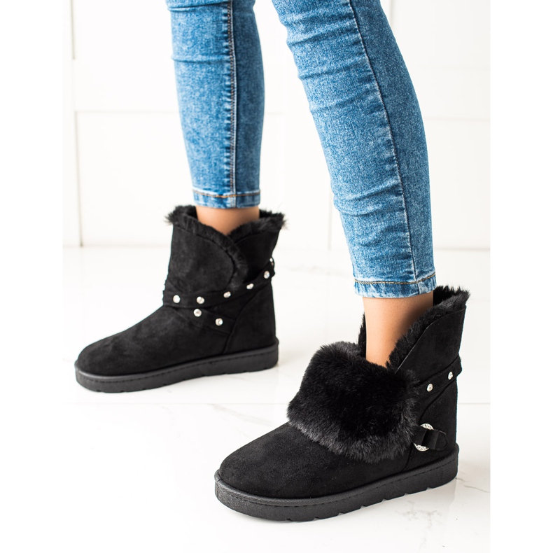 TRENDI Black Mukluki With Zircons 1