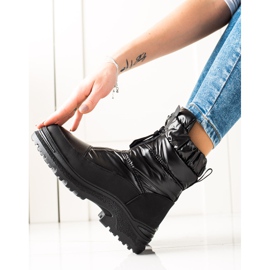 Weide Black Snow Boots On The Slider 1