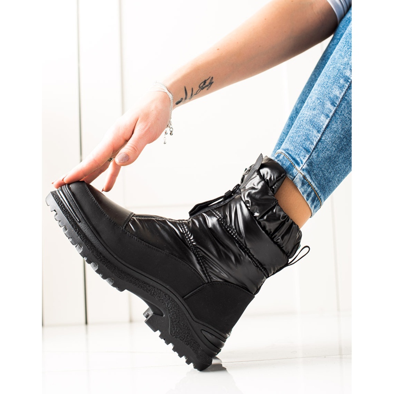 Weide Black Snow Boots On The Slider 1